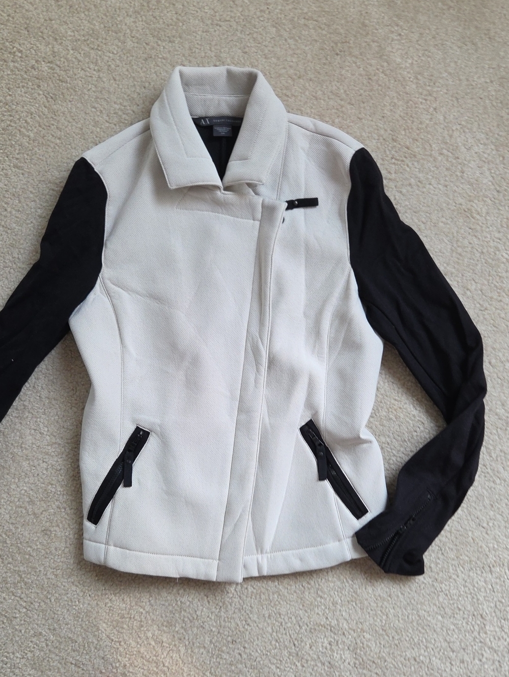Women’s Two-Tone Zip Jacket - Black & Cream